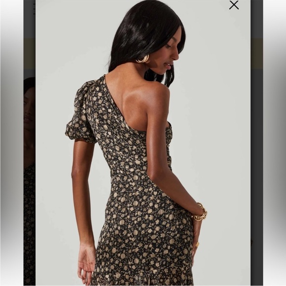 NWOT ASTR the Label Santorini Floral One
Shoulder Midi Ruffle Dress - Picture 5 of 15